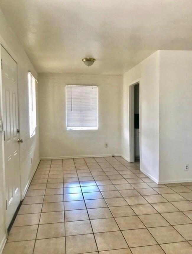 Photo - 839 E Waverly St