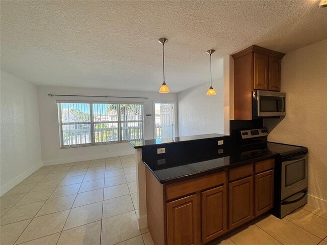 Photo - 2120 NE 42nd Ct Unit 6