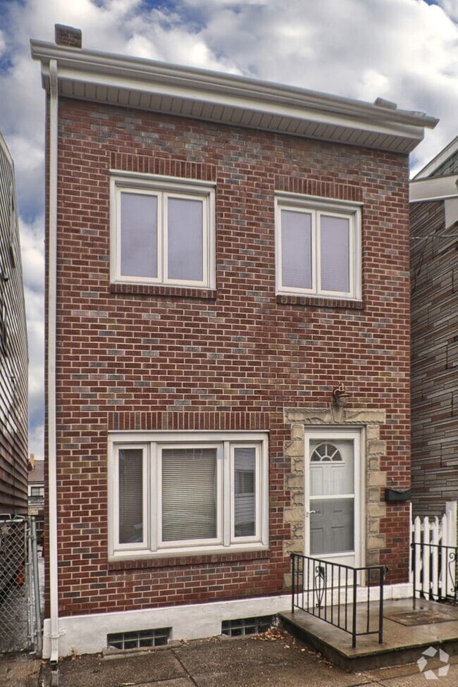 Building Photo - Charming 3 bed, 2 bath, south side flats h... Rental