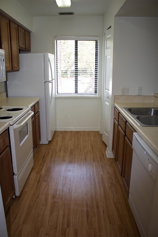 Photo - 232 Riverbend Dr