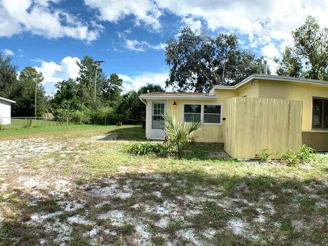 Photo - 1877 Baylor Ct