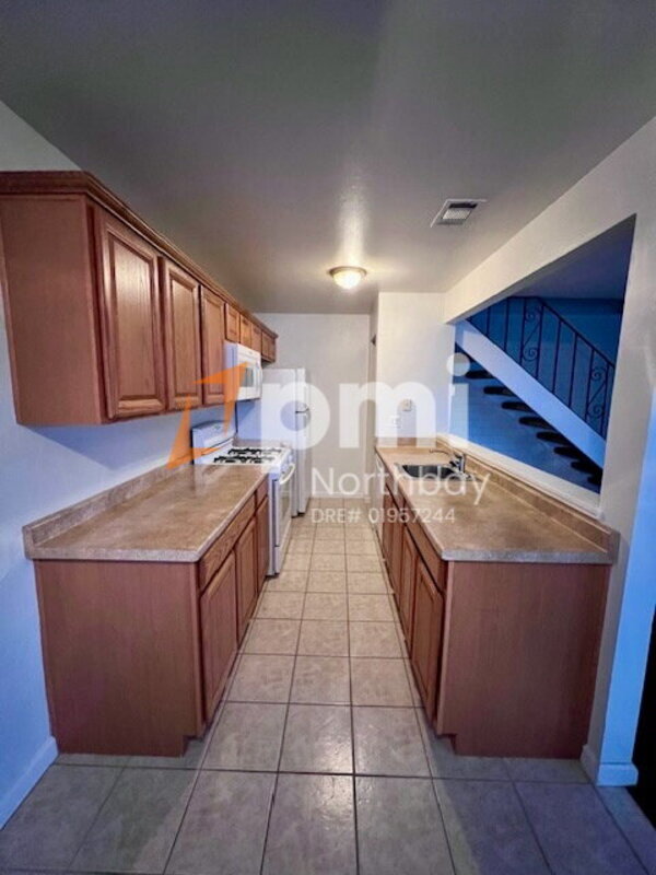 Photo - 1977 Woodglen Ln Unit Apt 3