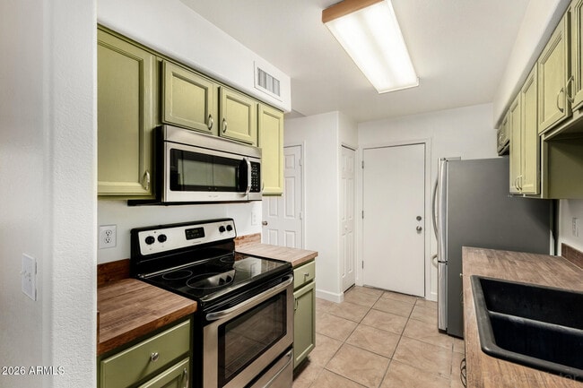 Photo - 743 E Pepper Dr