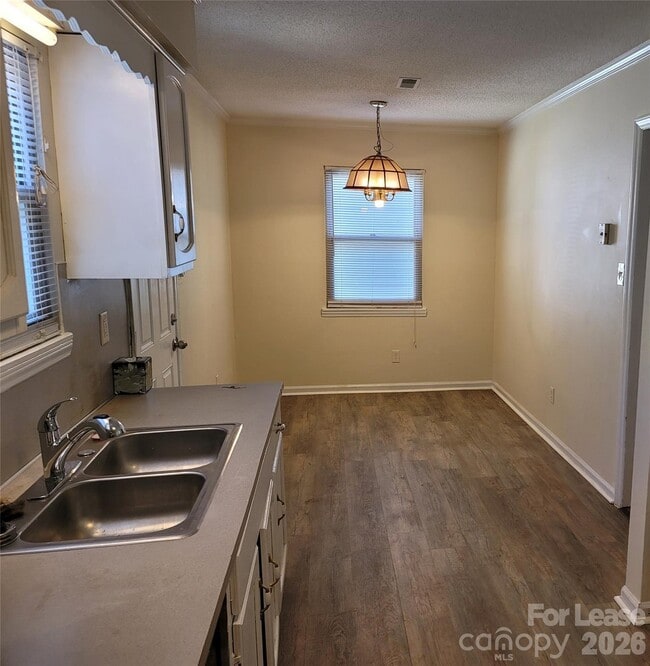 Photo - 5323 Chestnut Lake Dr