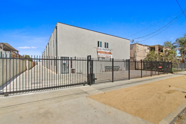 Front of Property - 649 W 92nd St Rental