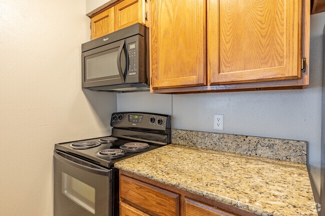 1BR, 1BA - 524 SF