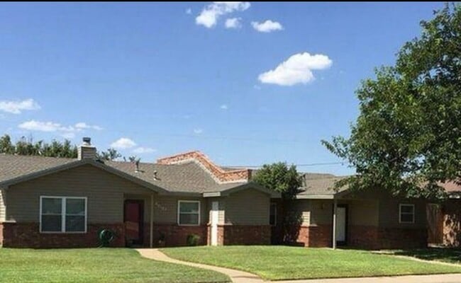 Building Photo - 4410 St Andrews Dr