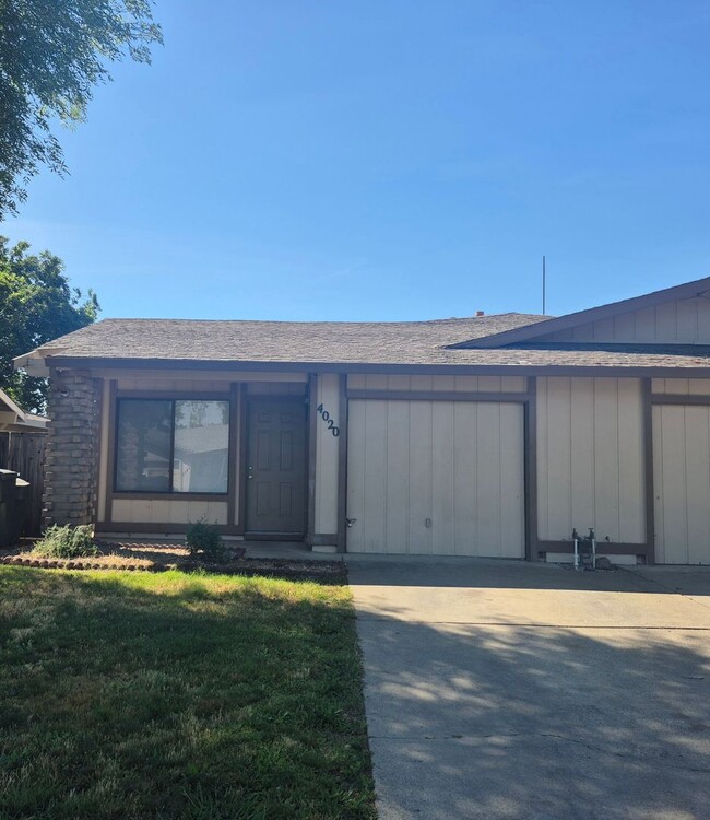 Building Photo - 4688001/70 Unit 4688001002