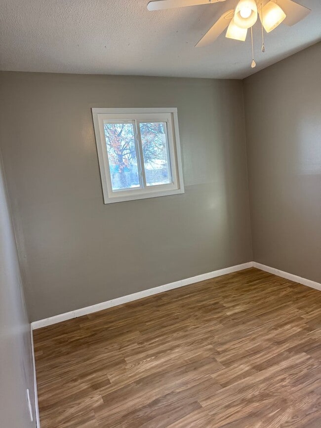 Photo - 4br 2bth large sun room and big fenced in backyard