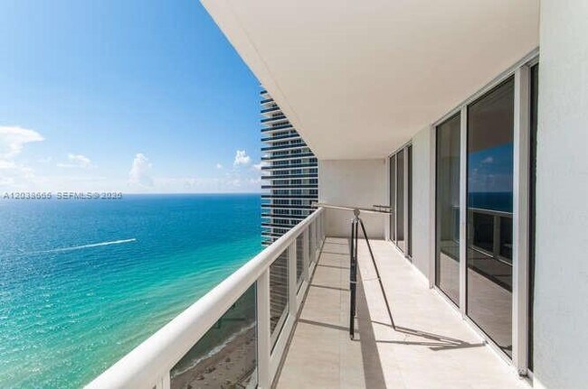 Photo - 1800 S Ocean Dr Unidad 3103