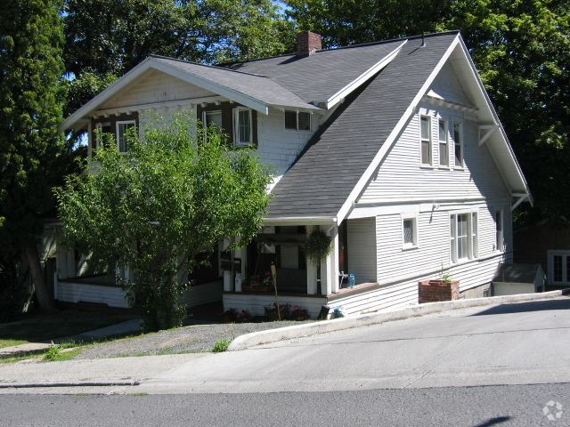 Building Photo - 910 NE C St Rental