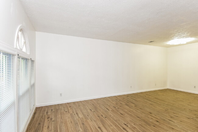 Photo - 1305 Sweet Pine Dr