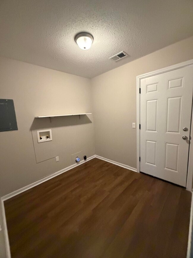 Photo - 124 Hampton Dr