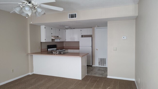 Photo - Efficiency Apartment in PCB! Basic Cable T...
