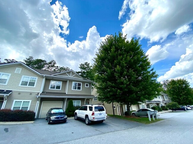 Building Photo - 3/2 End Unit Condo in Fletcher with Pool A...