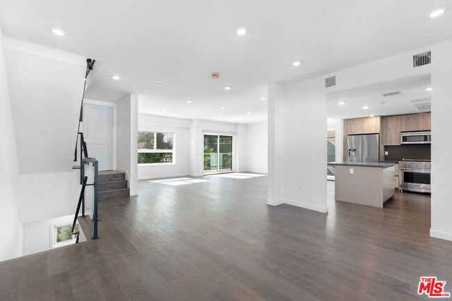 Photo - 849 N Alta Vista Blvd