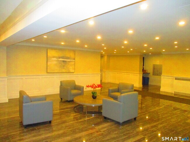 Photo - 27 Northill St Unit 6P