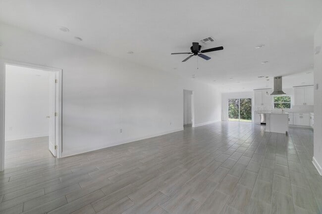 Photo - 417 St Johns Ln