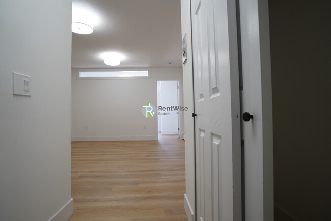 Photo - 745 E 6th St Apartamento Unidad 38