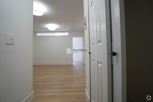 Building Photo - 745 E 6th St Rental