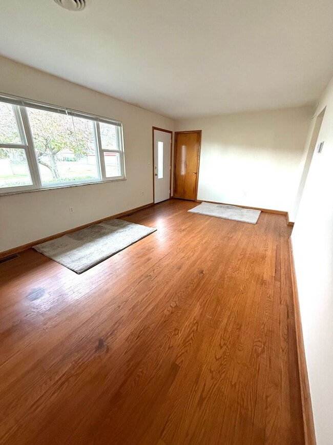 Photo - 2-bedroom Brick Bungalow in Belpre!