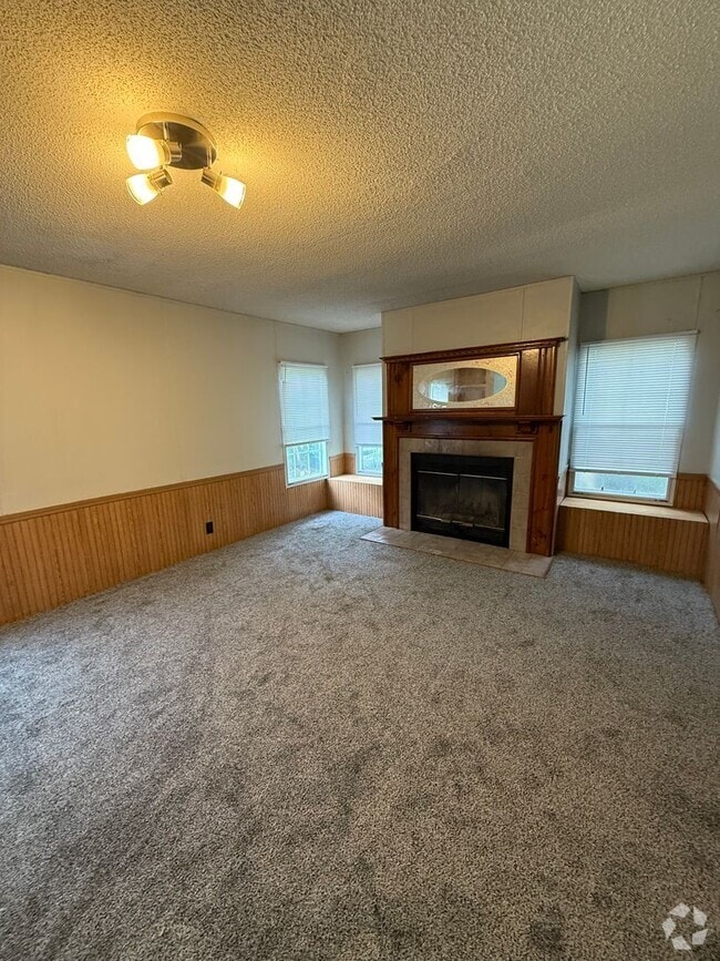 Building Photo - Spacious Country Living in Haysville Kansas Rental