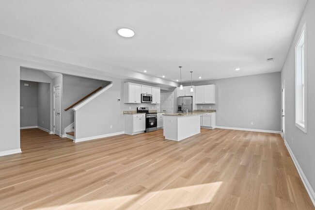 Photo - 113 Lambert Fld