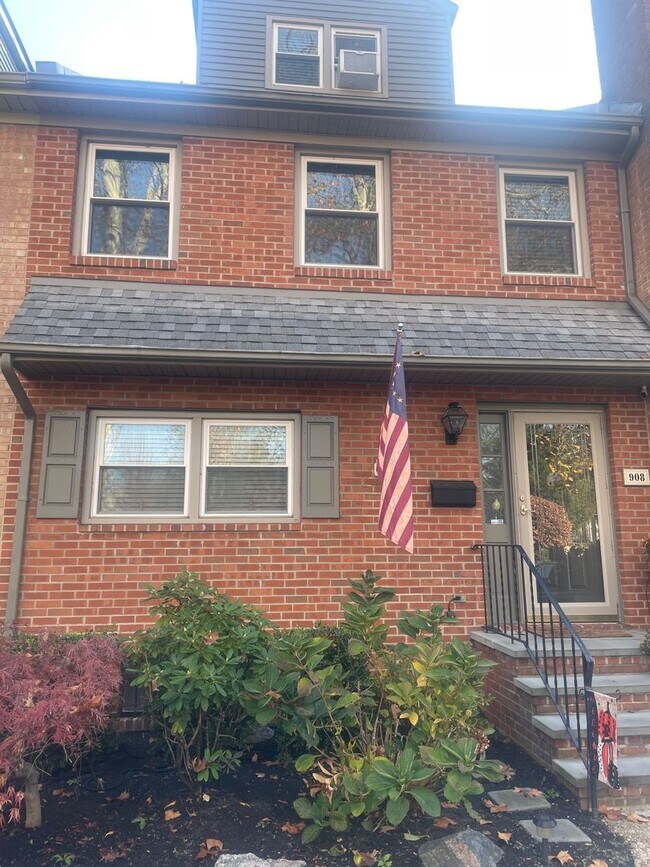 Lovely Townhome in Bancroft Village - Lovely Townhome in Bancroft Village