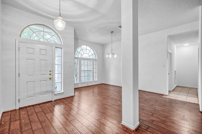 Building Photo - 907 Katie Ln