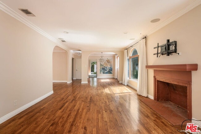 Photo - 1134 N Poinsettia Pl