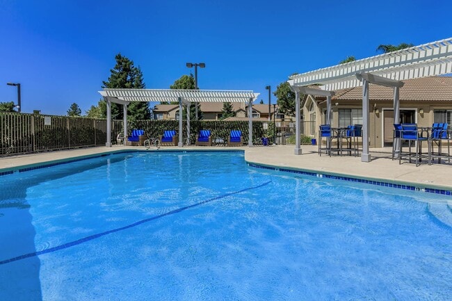 Building Photo - Oak Hills Apartments