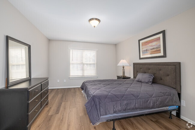 2BR 2BA, 1040SF, Furnished - Bedroom
