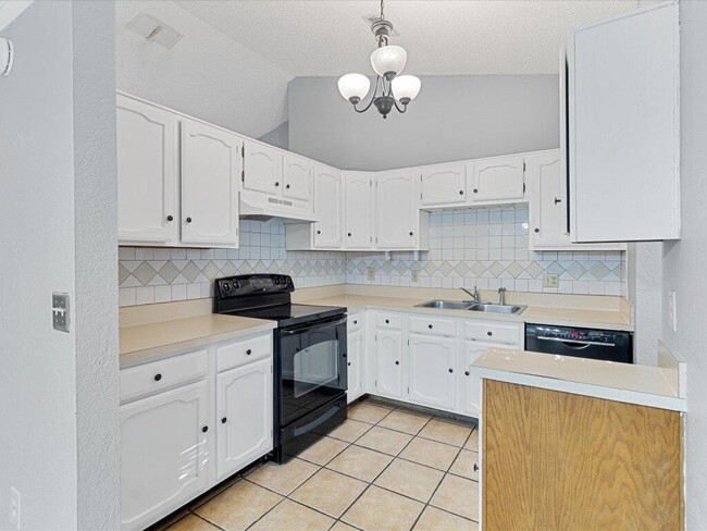 Photo - 2117 Foxfire Rd