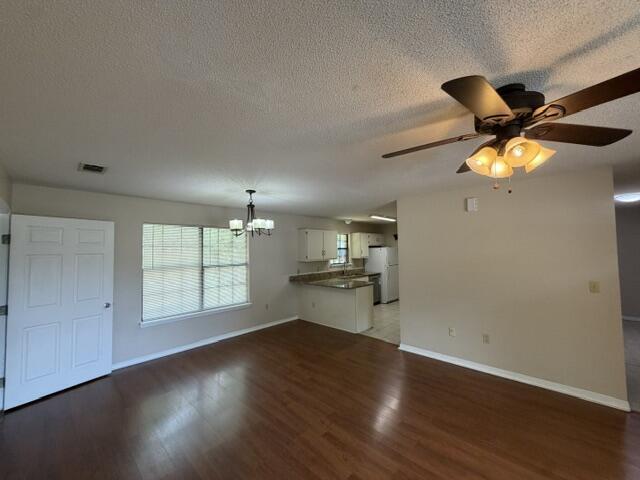 Photo - 501 Robinson Ave E