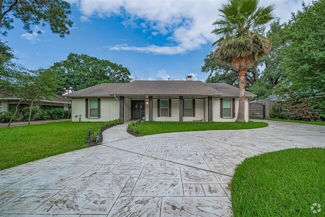 Building Photo - 2402 Chimney Rock Rd Rental