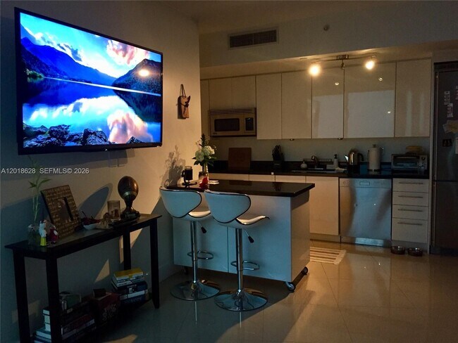 Photo - 92 SW 3rd St Unidad 4106