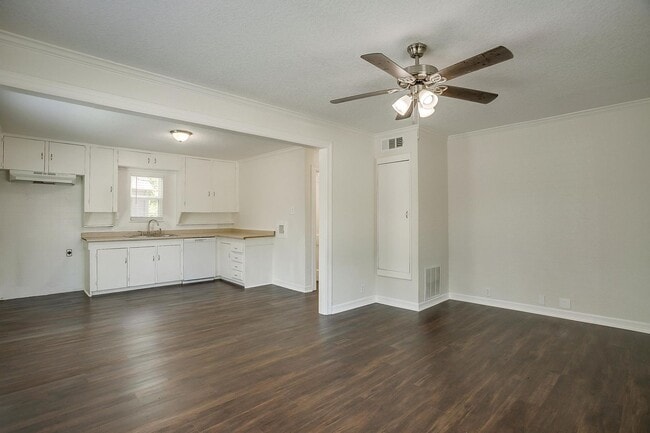 Photo - Amazing Remodeled 2 Bed, 1 Bath Ready tor ...