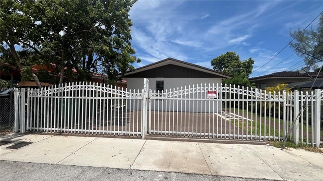 Building Photo - 2929 NW 22nd Ct Unit A Rental