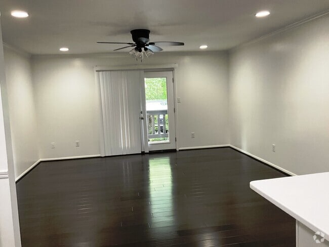 Building Photo - 1001 Woodland Vlg Unit 1001 Rental
