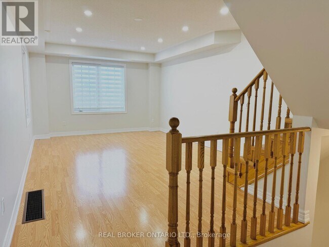 Photo - 9948 McCowan Rd