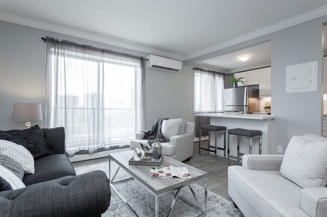 Photo - 160 Hughson St South