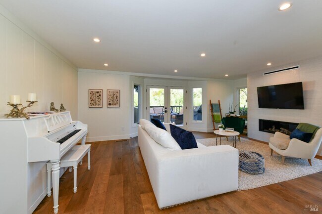 Photo - 800 Zinfandel Ln