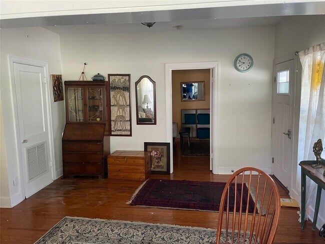 Photo - 475 22nd Ave N