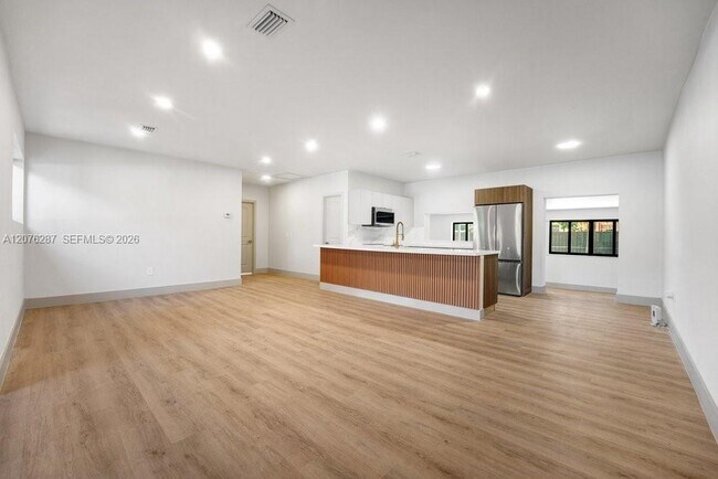 Photo - 450 NW 140th St
