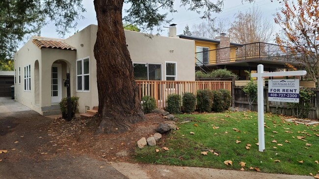Photo - 720 College Ave