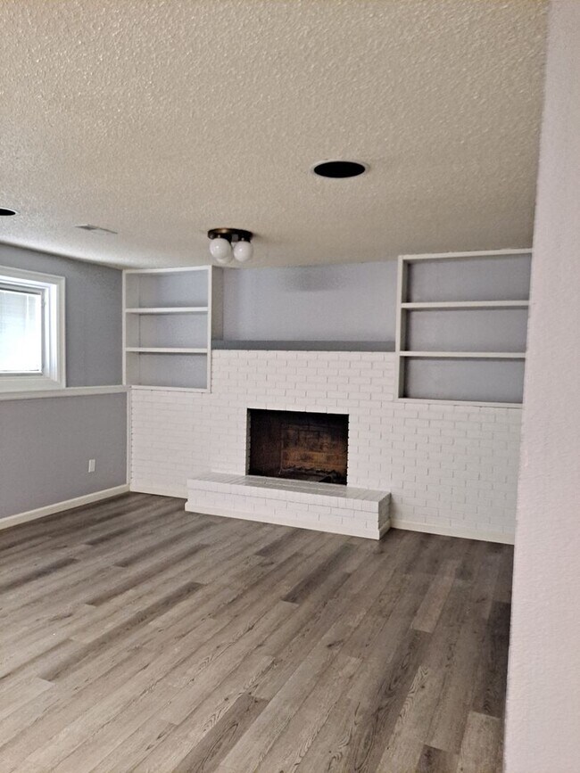 Photo - 14 Kingsboro Way