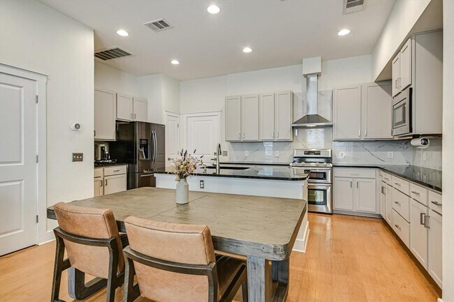 Photo - 2520 Bluebonnet Ln Unit 44