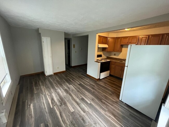 Building Photo - 42 W Houston Ave Unit Apt 3
