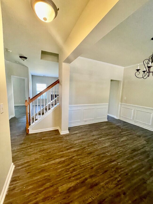 Photo - Stunning 5-bedroom, 2.5-bathroom home | Lo...