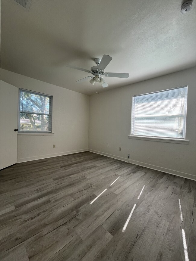 Photo - 1109 NE 5th Pl